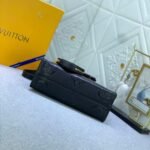 Louis Vuitton Onthego East West Bag Black 25Cm M23640 - Image 4