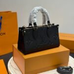 Louis Vuitton Onthego East West Bag Black 25Cm M23640 - Image 5
