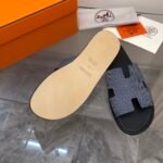 Hermes Izmir Sandal Noir Blanc H231806Zh11390 - Image 3