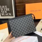 Louis Vuitton Voyage Mm Pochette Clutch Damier 26Cm N41696 - Image 3
