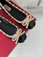 Valentino Garavani Rockstud Patent Leather Ballerina Black 3W2S0Hq5Vnw N71 - Image 4