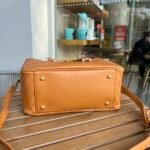 Saint Laurent Lyia Duffle In Quilted Brown 31Cm - Image 5