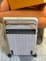 Louis Vuitton Horizon 55 Suitcase Mahina Perforated Calfskin Leather Gray 55Cm M10282 - Image 7