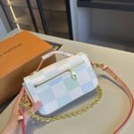 Louis Vuitton Pochette Métis East West Damier Canvas Light Blue 21Cm - Image 4