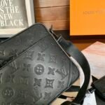 Louis Vuitton Duo Messenger Bag Black 25Cm M69827 - Image 6
