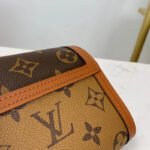 louis-vuitton-dauphine-compact-wallet-m68725-8-1