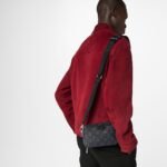 tui-nam-louis-vuitton-alpha-wearable-wallet-monogram-eclipse-m81260-6_24829b71cc5a4a7a94ec05d58133ffb2_master-1