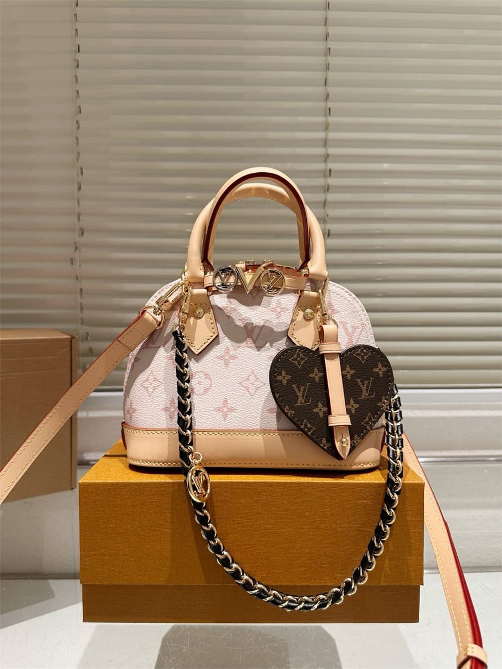 068c48fd20d8ce40399a7e71a339e8bb Louis Vuitton Customizable Alma Mini LV&I - Image 1
