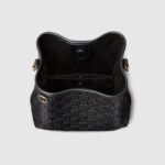 Gucci Emblem small bucket bag - Image 4