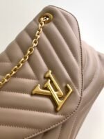 Louis Vuitton M21614 New Wave Chain Bag GM Taupe - Image 7