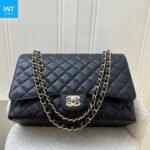 CHANEL Classic Maxi Handbag GRAINED CALFSKIN & GOLD METAL - Image 2