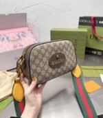 GUCCI NEO VINTAGE GG SUPREME MESSENGER BAG - Image 5