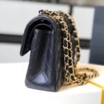 CHANEL SMALL CLASSIC HANDBAG LAMBSKIN & GOLD METAL - Image 6