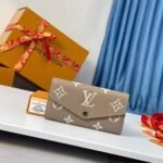 Louis Vuitton M81049 Sarah Wallet - Image 2