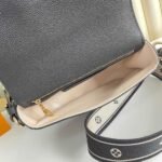 Louis Vuitton PONT 9 SOFT MM M58967 - Image 8