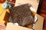 Louis Vuitton M47195 Trio Toilet Pouch - Image 2