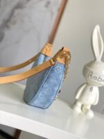 Louis Vuitton M24846 Loop - Image 3