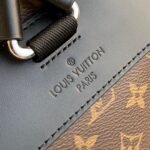 Louis Vuitton M43735 Christopher MM - Image 7