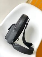 Louis Vuitton M23736 Pilot Slingbag - Image 7