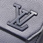 Louis Vuitton M11601 Pilot Slingbag - Image 9