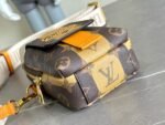 Louis Vuitton M81005 FLAP DOUBLE PHONE BAG - Image 7
