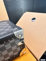 Louis Vuitton N48226 8 watch case - Image 9