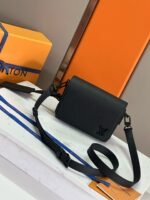 Louis Vuitton M82085 Fastline Wearable Wallet - Image 3