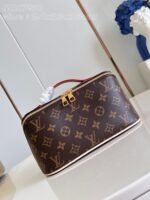 Louis Vuitton M11750 Toiletry Bag - Image 2