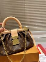 Louis Vuitton M46544 Monogram Clutch - Image 11