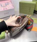 GUCCI NEO VINTAGE GG SUPREME MESSENGER BAG - Image 9