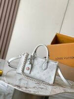 Louis Vuitton M11274 OnTheGo East West - Image 2