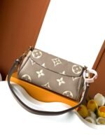 Louis Vuitton M45836 Favorite - Image 4