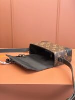 Louis Vuitton M83613 Steamer Wearable Wallet - Image 8