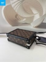 Louis Vuitton M20252 CLUTCH BOX Portable Hard Case - Image 11