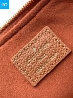 Louis Vuitton M11916 Pochette Liv - Image 10