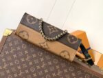 Louis Vuitton M14236 OnTheGo East West Chain - Image 6