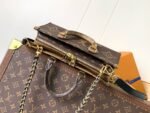Louis Vuitton M14236 OnTheGo East West Chain - Image 8