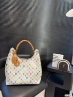 Louis Vuitton tote bag - Image 3