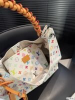 Louis Vuitton tote bag - Image 7