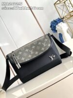Louis Vuitton M12625 Pulse Messenger - Image 2