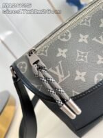 Louis Vuitton M12625 Pulse Messenger - Image 3