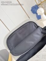 Louis Vuitton M14912 Pulse Messenger - Image 8