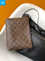 Louis Vuitton M15175 CarryAll Travel Bag - Image 8