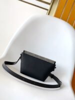 Louis Vuitton M12618 Pulse Wearable Wallet - Image 3