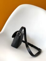 Louis Vuitton M12618 Pulse Wearable Wallet - Image 4