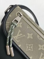 Louis Vuitton M12618 Pulse Wearable Wallet - Image 6