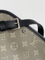 Louis Vuitton M12618 Pulse Wearable Wallet - Image 8