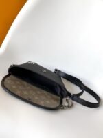 Louis Vuitton M12618 Pulse Wearable Wallet - Image 9