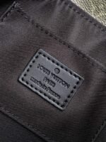 Louis Vuitton M12618 Pulse Wearable Wallet - Image 10