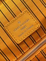 Louis Vuitton M13202 Christopher MM - Image 10